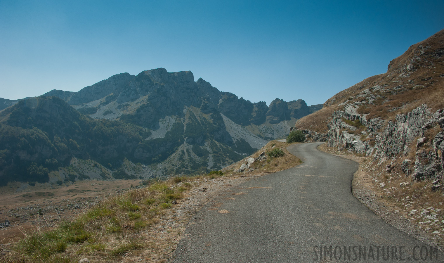 Montenegro - In the region of the Durmitor massif [28 mm, 1/200 sec at f / 18, ISO 400]